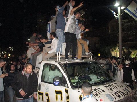 Nanach Van Surrounded Roof View