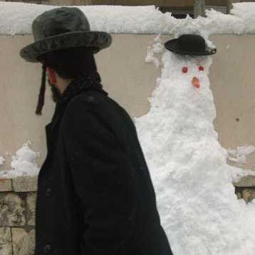 Snowman Chasid Needs Nanach